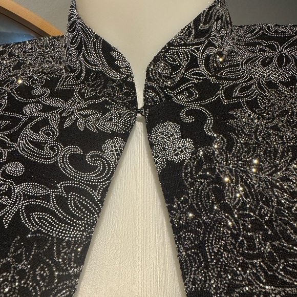 Alex Evenings Black and Silver Blazer with Intricate Pattern - Picture 8 of 13